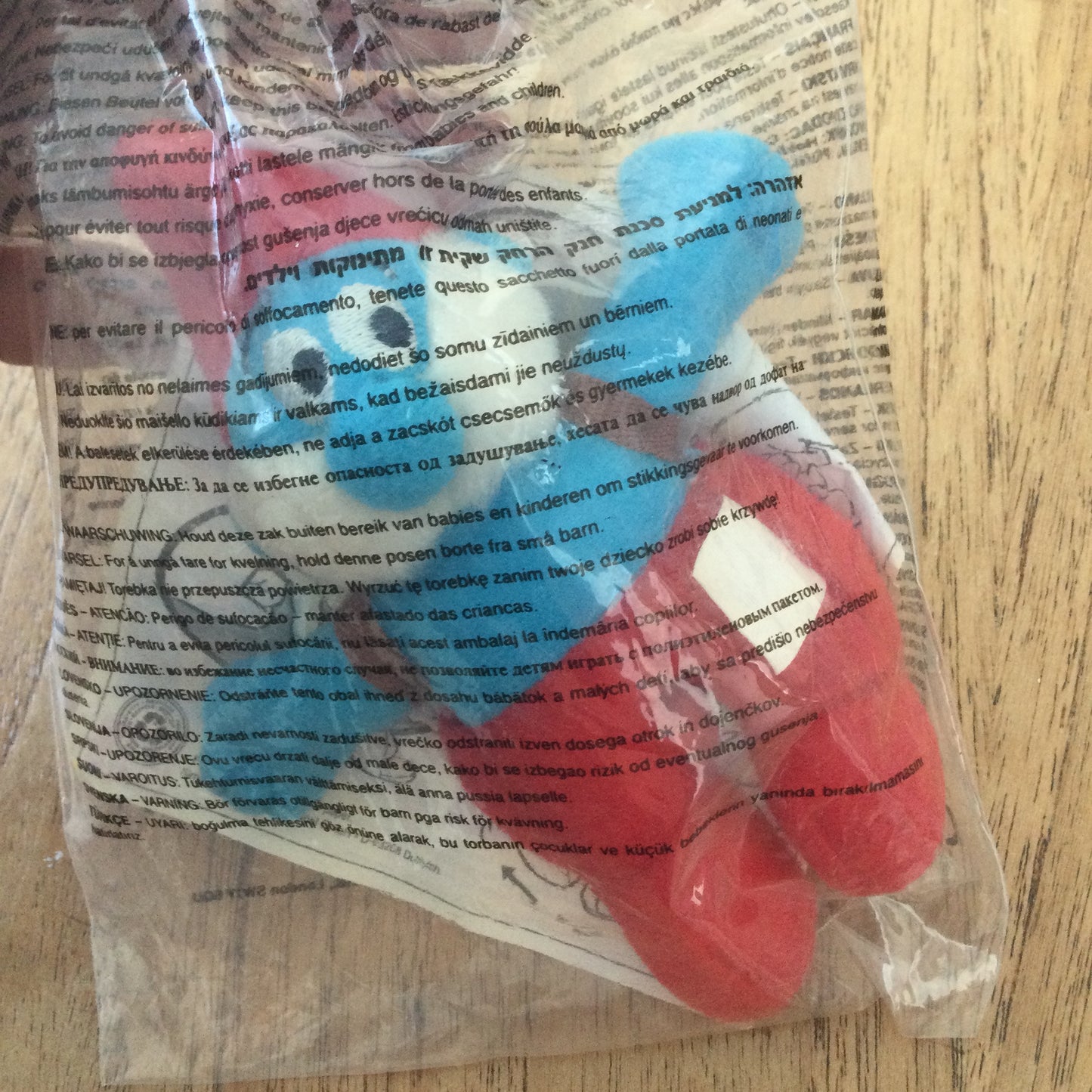 McDonald’s collectable SMURF TOY Nov 11/2000 Papa Smurf with rucksack plushie. In original packaging.