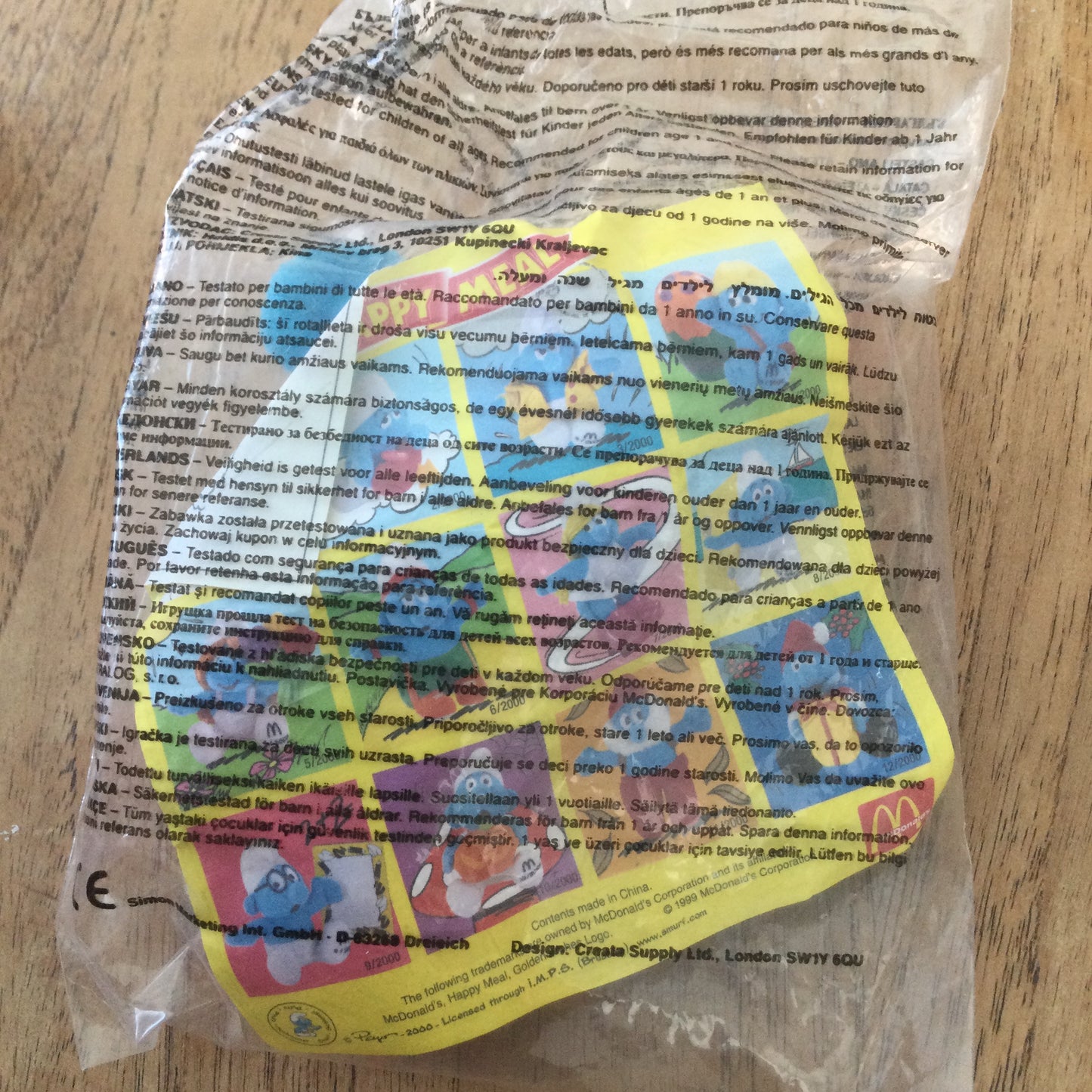 McDonald’s collectable SMURF TOY Nov 11/2000 Papa Smurf with rucksack plushie. In original packaging.
