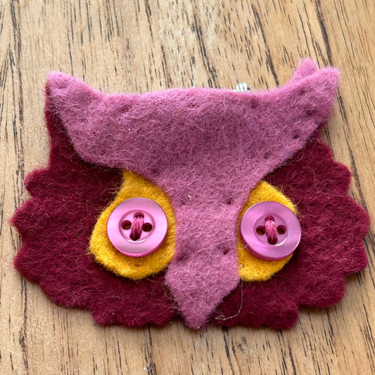 Handmade Felt Brooch / Badge. Owl design. Retro Vintage Style. Made in UK. Woodland animal theme. Burgundy