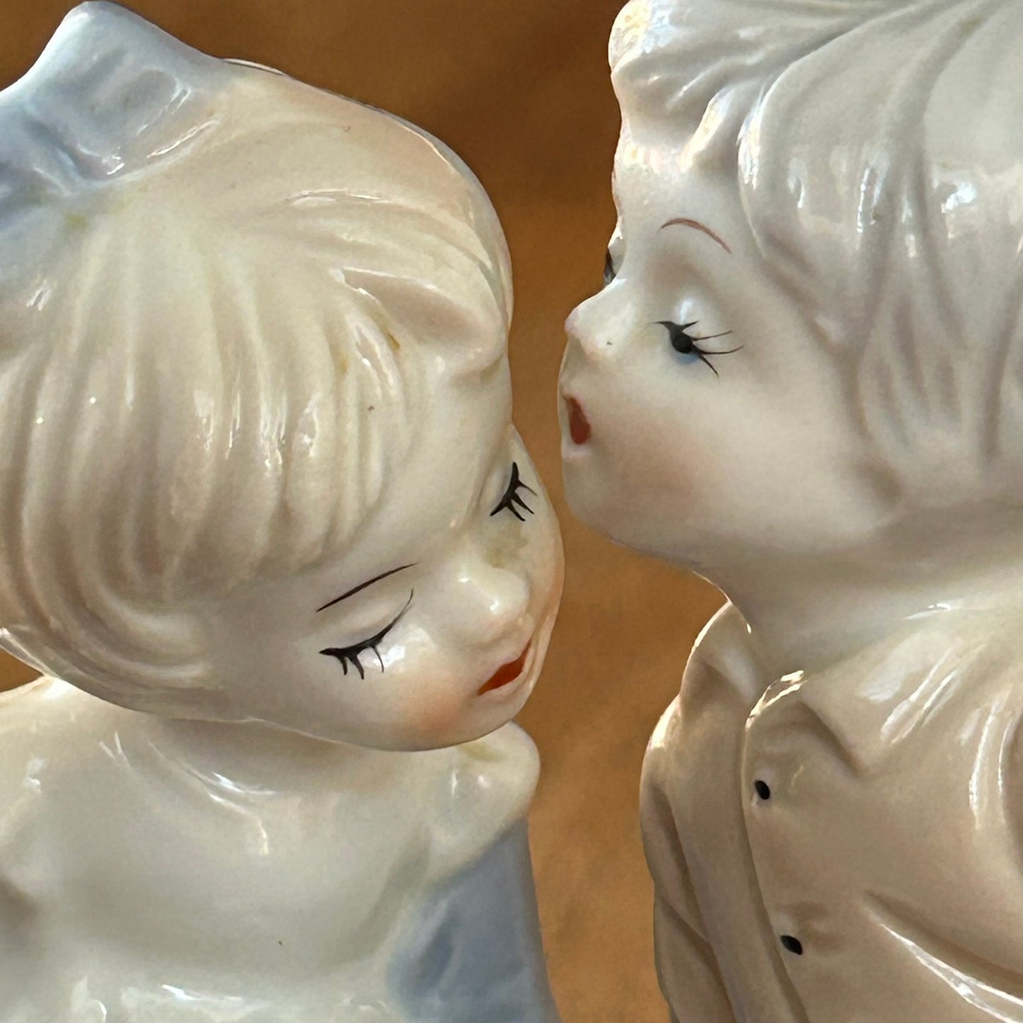 Cute vintage porcelain figurine - Girl and boy on log with puppy - First love - First kiss - Possibly Korean / Japanese
