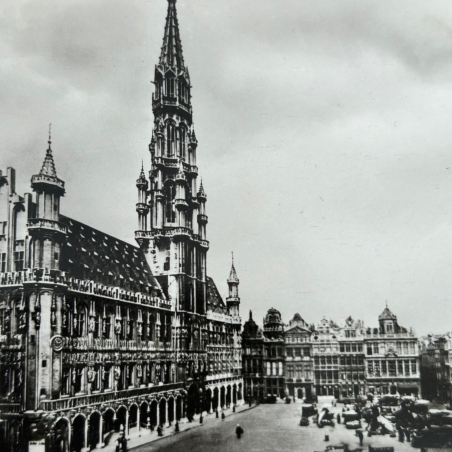 Vintage postcard - BELGIUM - Brussels - General view of Grand Place / Groote Markt - Black and white