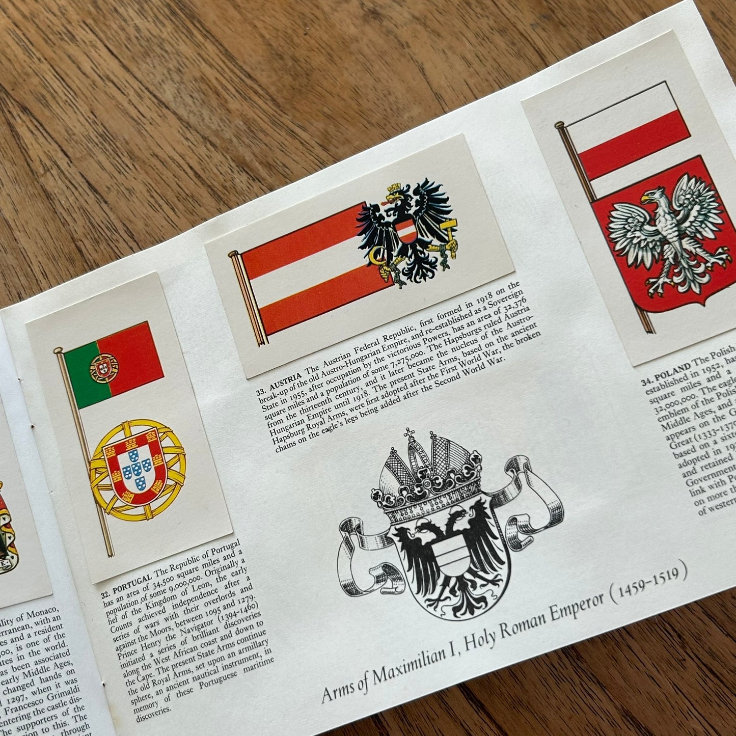 Full Set of Brooke Bond Tea Cards - Flags And Emblems Of The World - In Booklet - 1967 - VGC