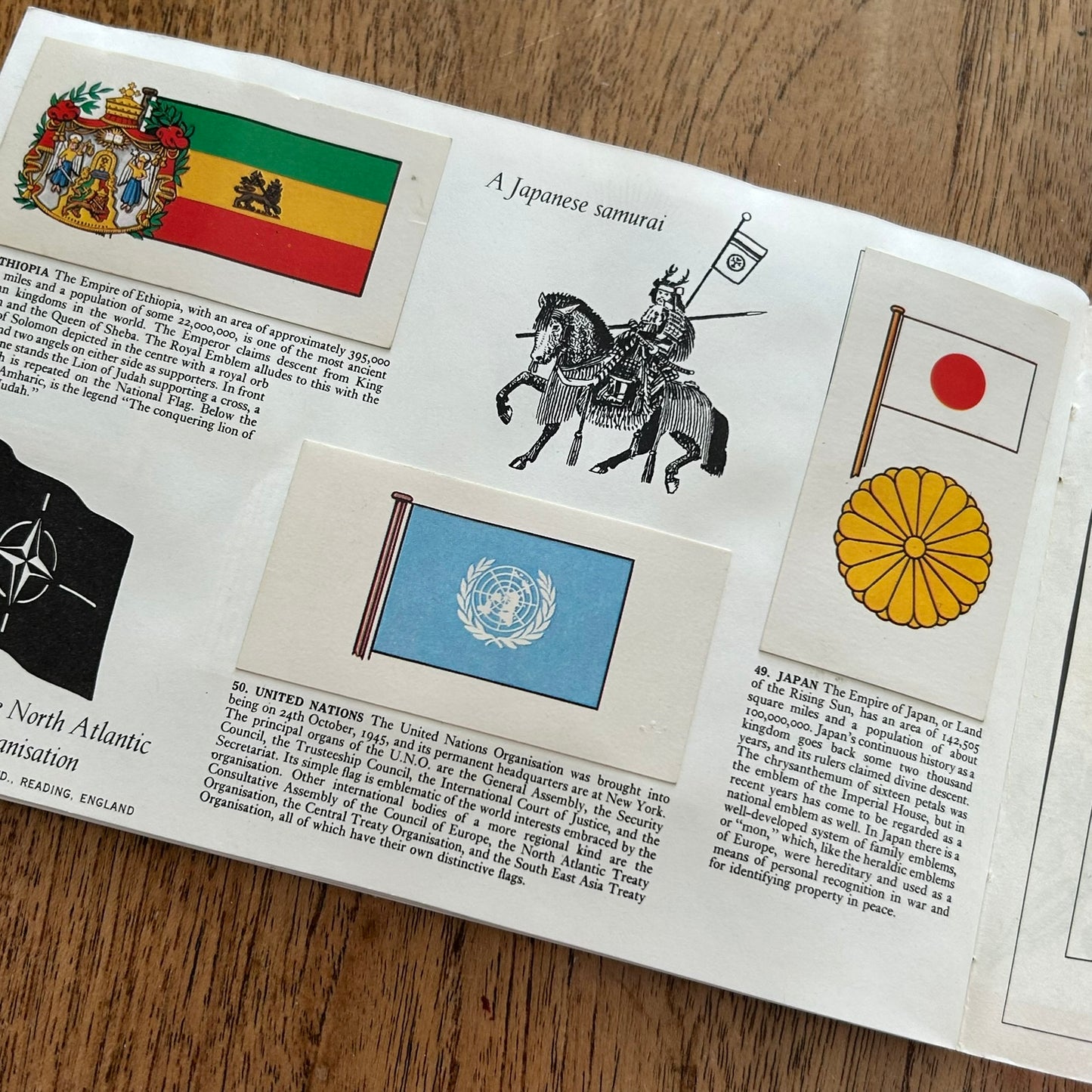 Full Set of Brooke Bond Tea Cards - Flags And Emblems Of The World - In Booklet - 1967 - VGC