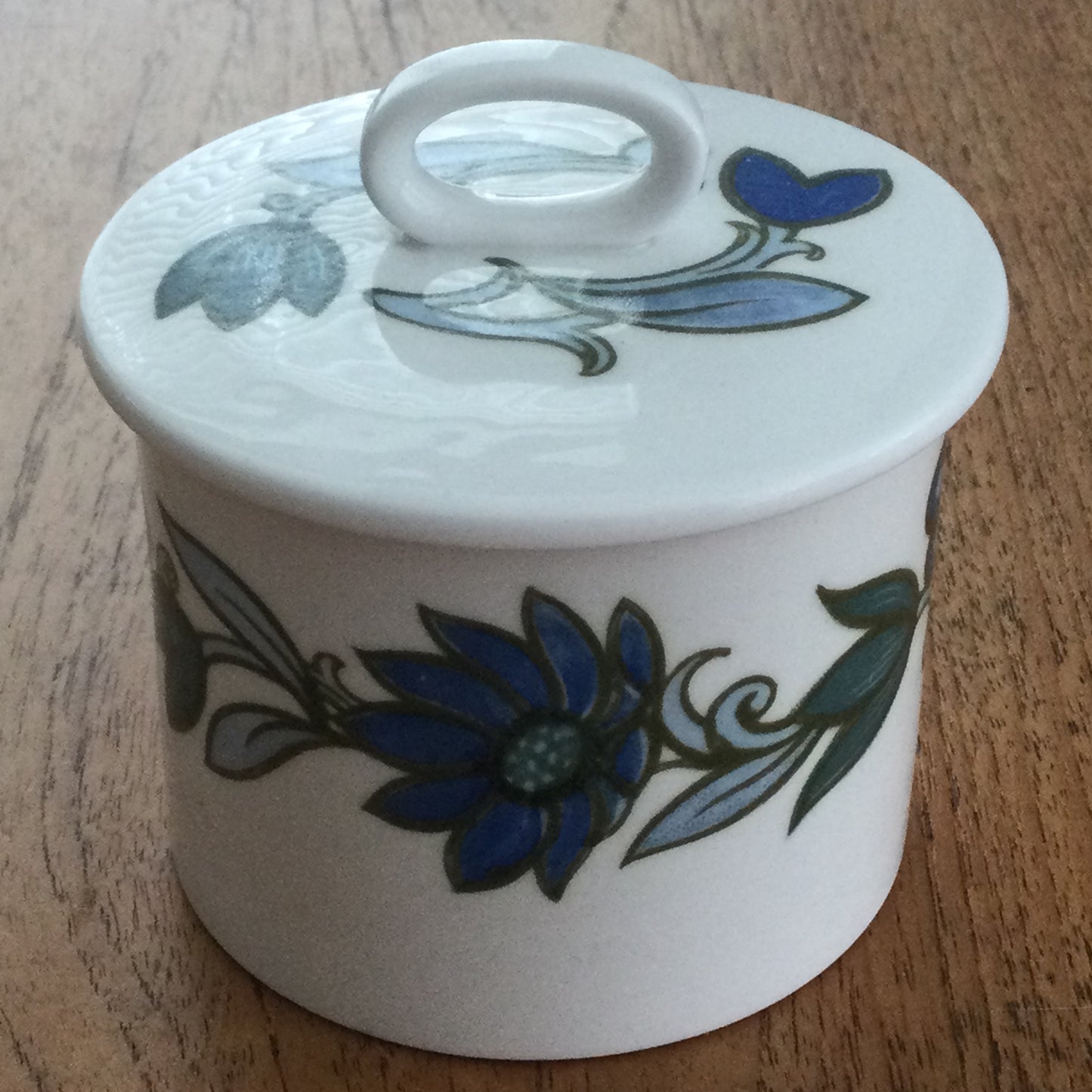 Wedgwood Susie Cooper Art Nouveau Blue Sugar Pot / Bowl with lid . 1960s blue and green flower design