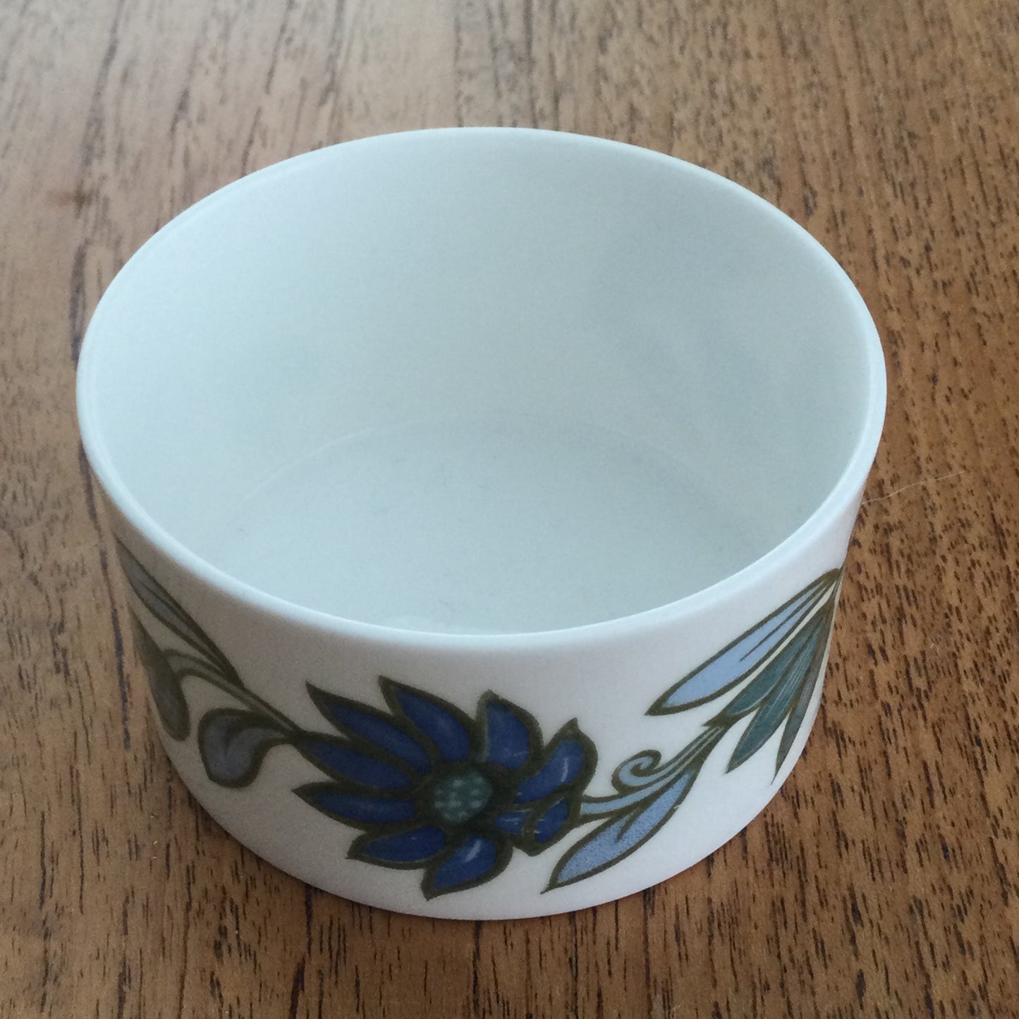 Wedgwood Susie Cooper Art Nouveau Blue trinket pot / small sugar bowl. 1960s blue and green flower design