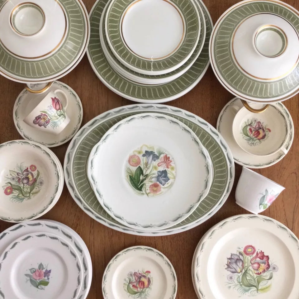 Susie Cooper Crown Works Parrot Tulip design 10”plate dessert dinner floral green