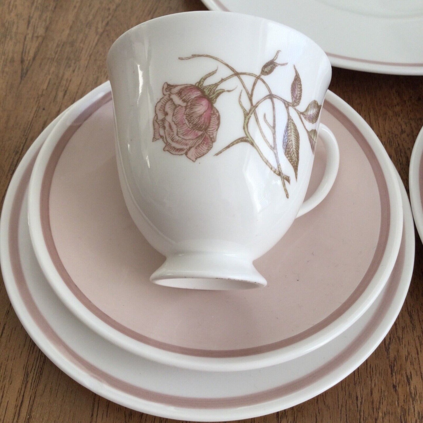 Vintage Susie Cooper Talisman C1139 Set 2 cups & saucers 2 x tea plates, cake plate. Pink rose design.