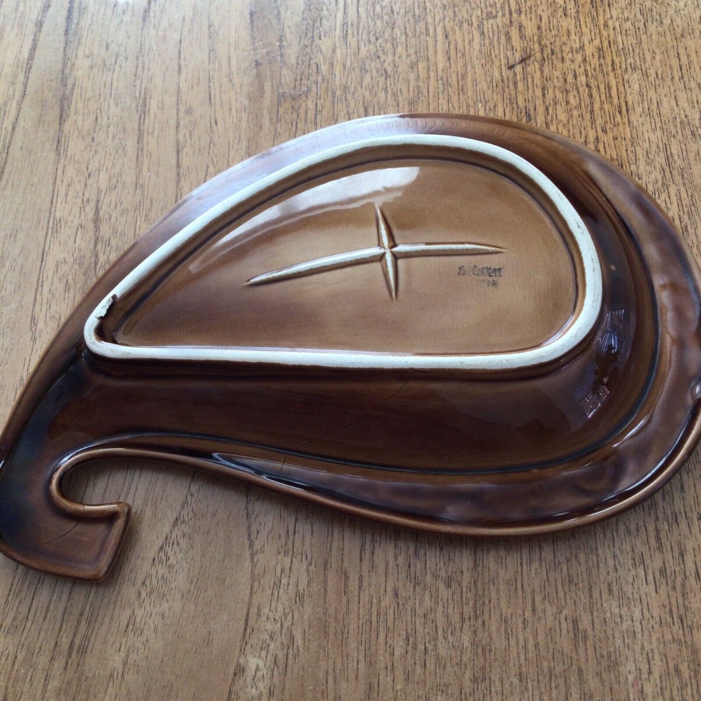 Mid Century Brown Red Yellow Teardrop Shaped Dish / Serving Platter - 25cm Long - Retro - Harvest Crop Edging.