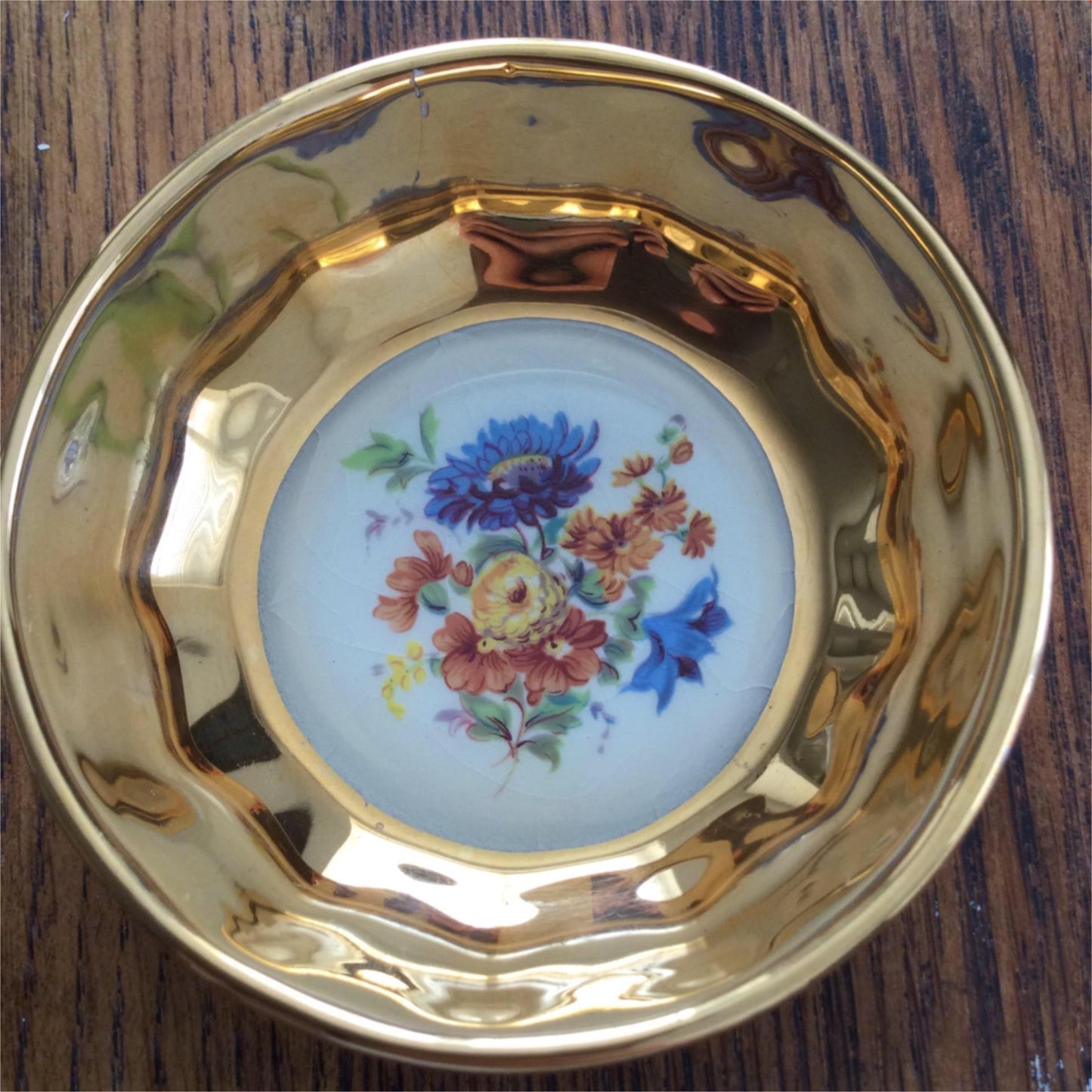 PRINKNASH POTTERY Gloucester small trinket pin dish with 24ct gold bright floral