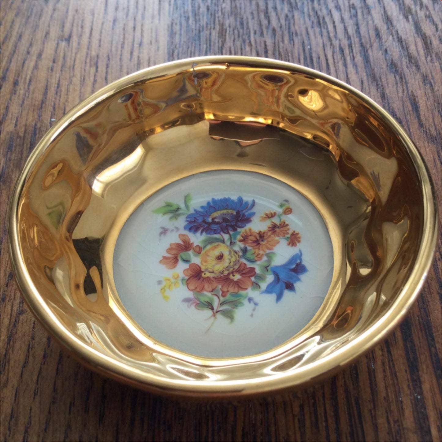 PRINKNASH POTTERY Gloucester small trinket pin dish with 24ct gold bright floral