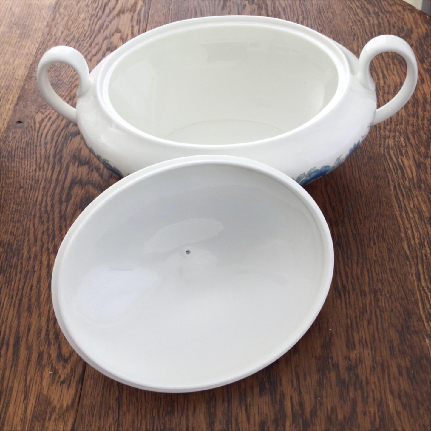 Wedgwood Blue & White Clementine Oval Lidded tureen with handles 70s 80s floral