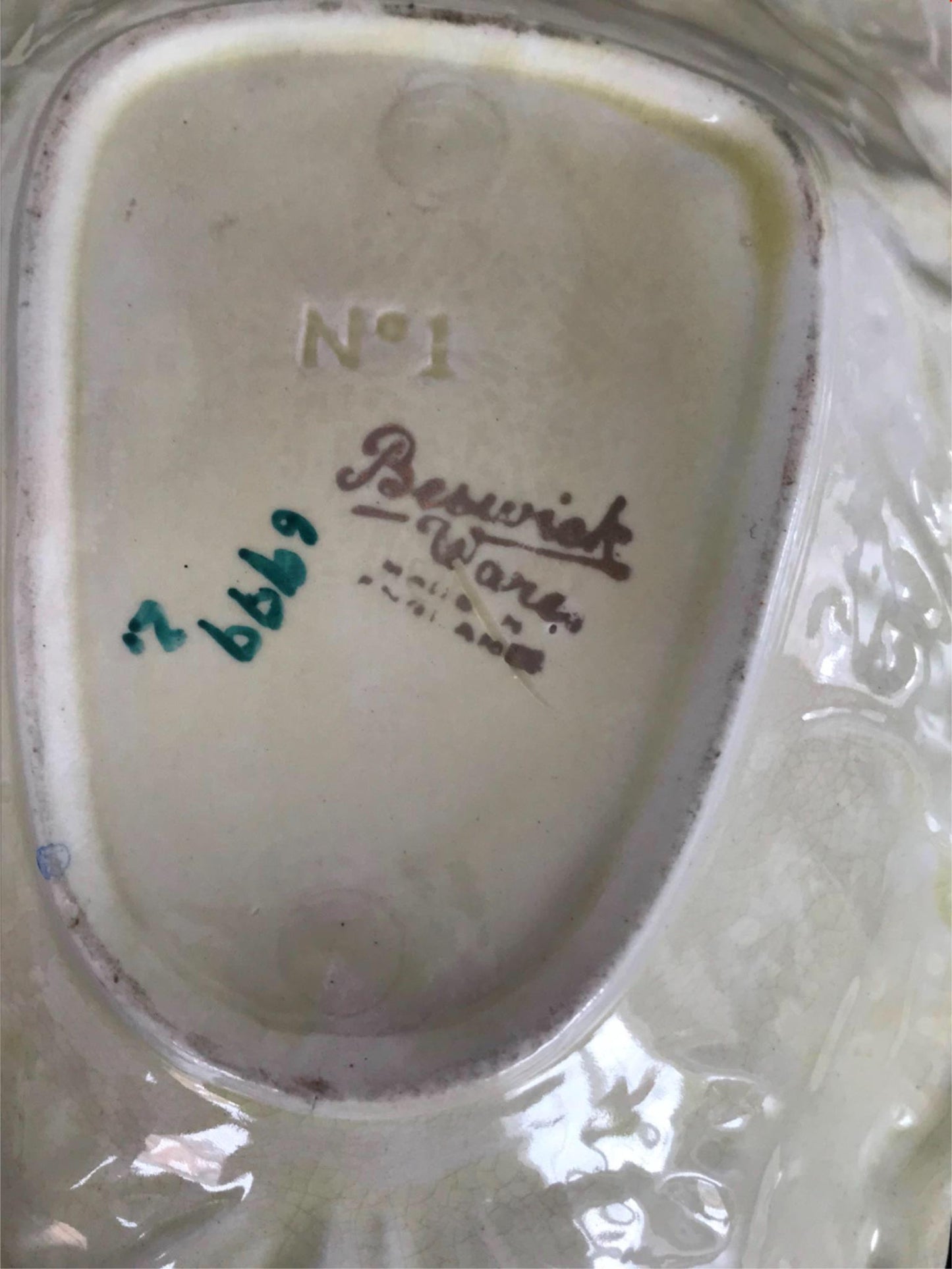 Vintage Beswick Creamy Yellow Cabbage / Lettuce Leaf Tomato Salad Ware Dish. Leaf shape.