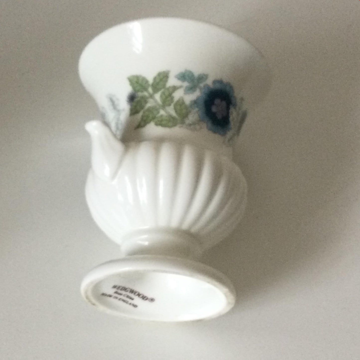 Vintage WEDGWOOD China vase. Small urn shape. Clementine pattern. Posy vase 9cm