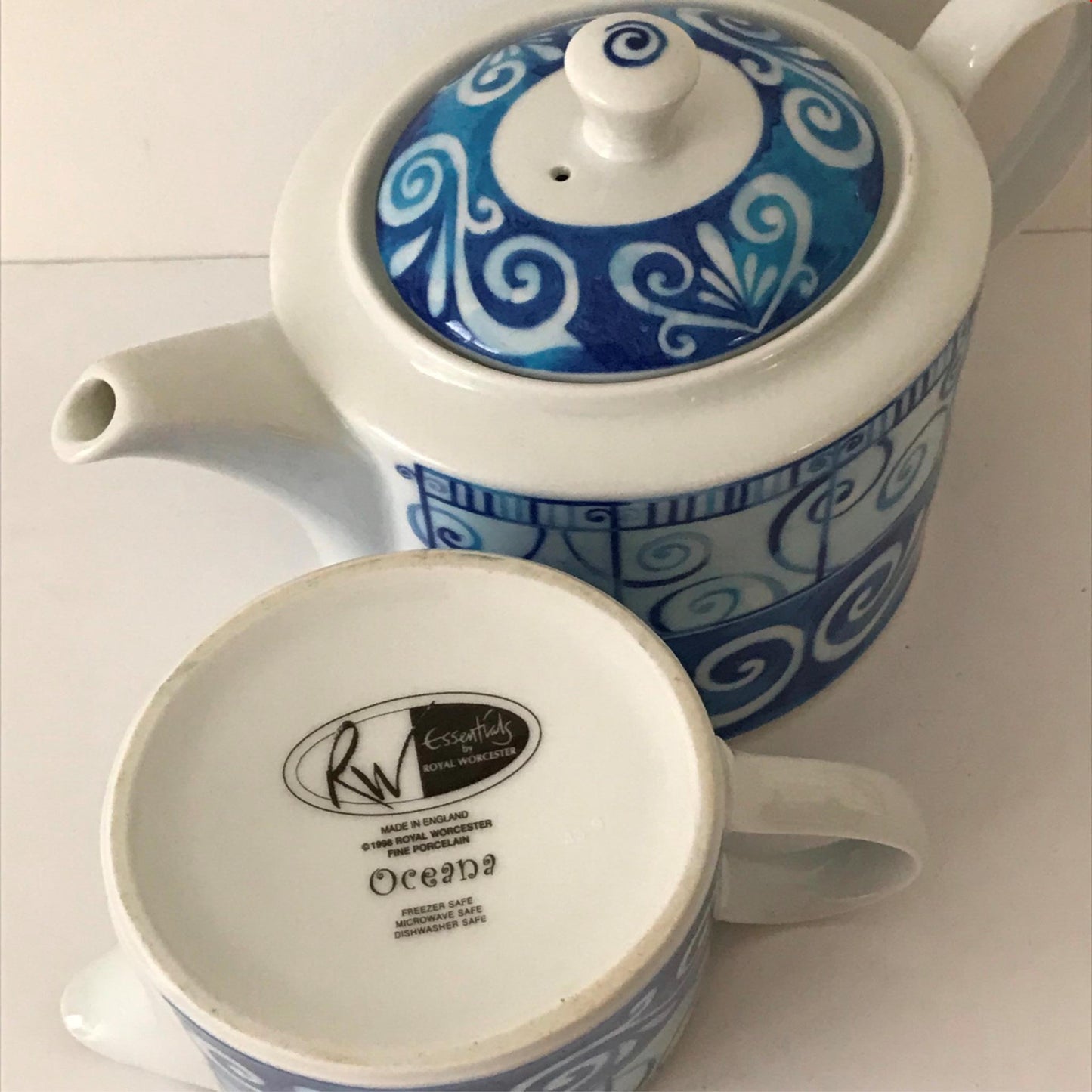 Essentials By Royal Worcester Teapot and milk jug OCEANA 1990s Blue.