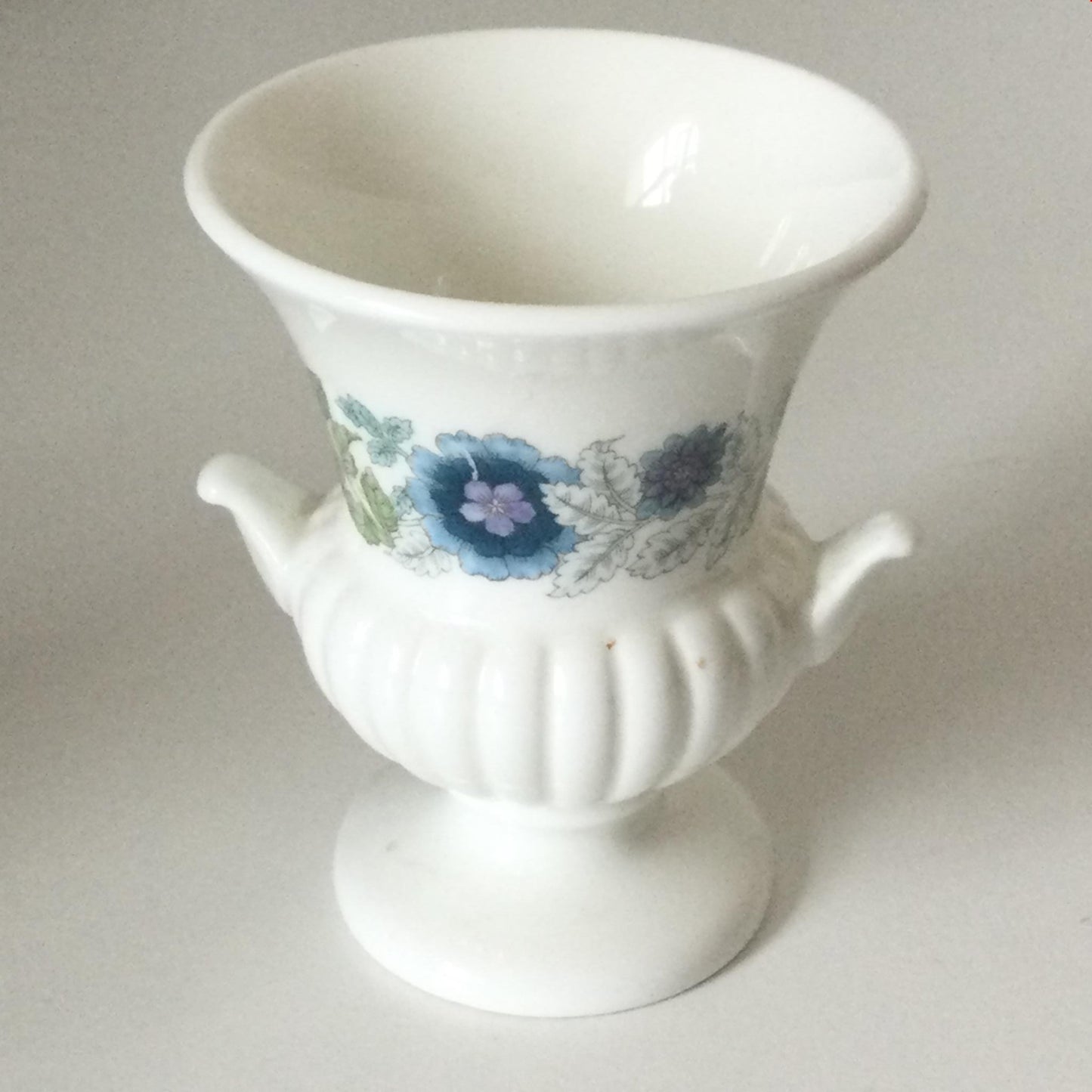 Vintage WEDGWOOD China vase. Small urn shape. Clementine pattern. Posy vase 9cm