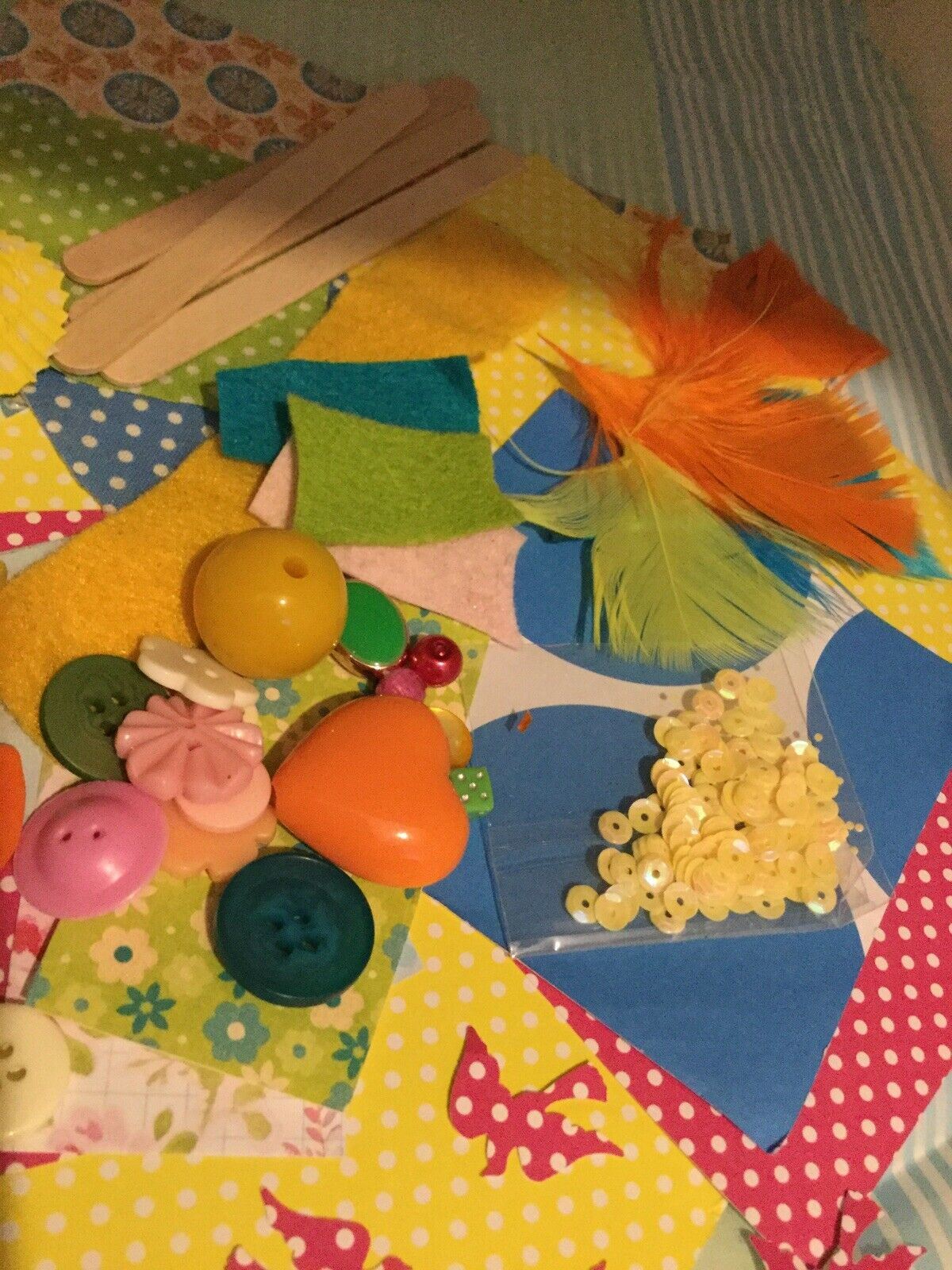 Kids Bright Craft Kit With 4 Blank Cards And Envelopes, beads, buttons, fabric