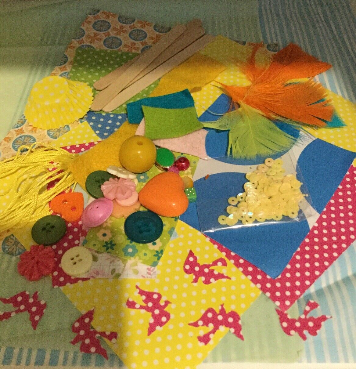 Kids Bright Craft Kit With 4 Blank Cards And Envelopes, beads, buttons, fabric