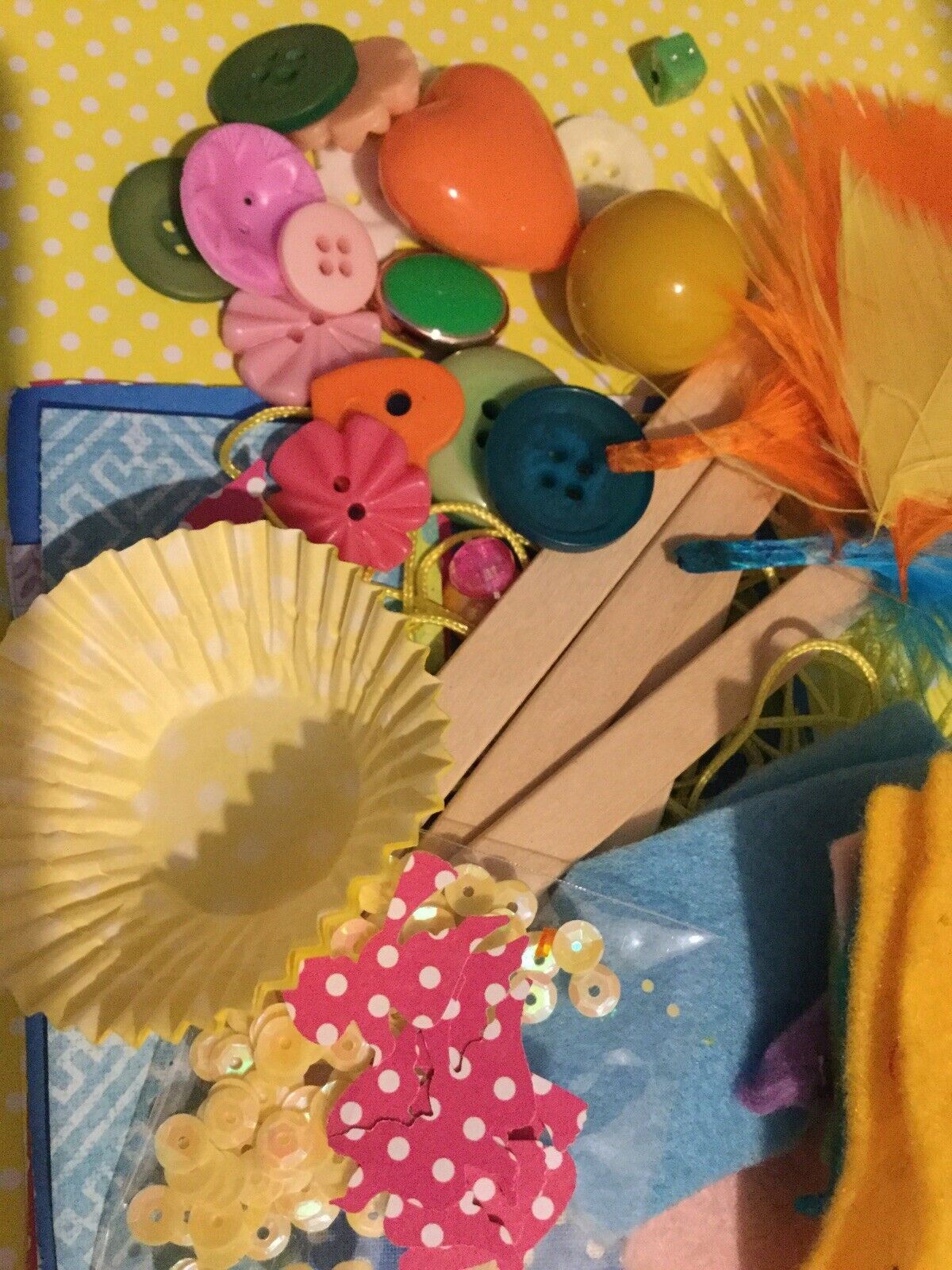 Kids Bright Craft Kit With 4 Blank Cards And Envelopes, beads, buttons, fabric