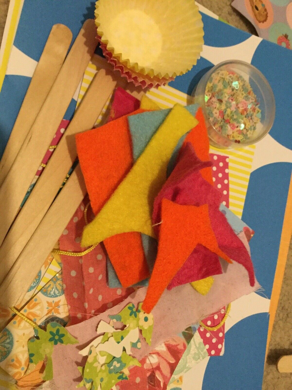 Kids Bright Craft Kit With 4 Blank Cards And Envelopes, beads, buttons, fabric