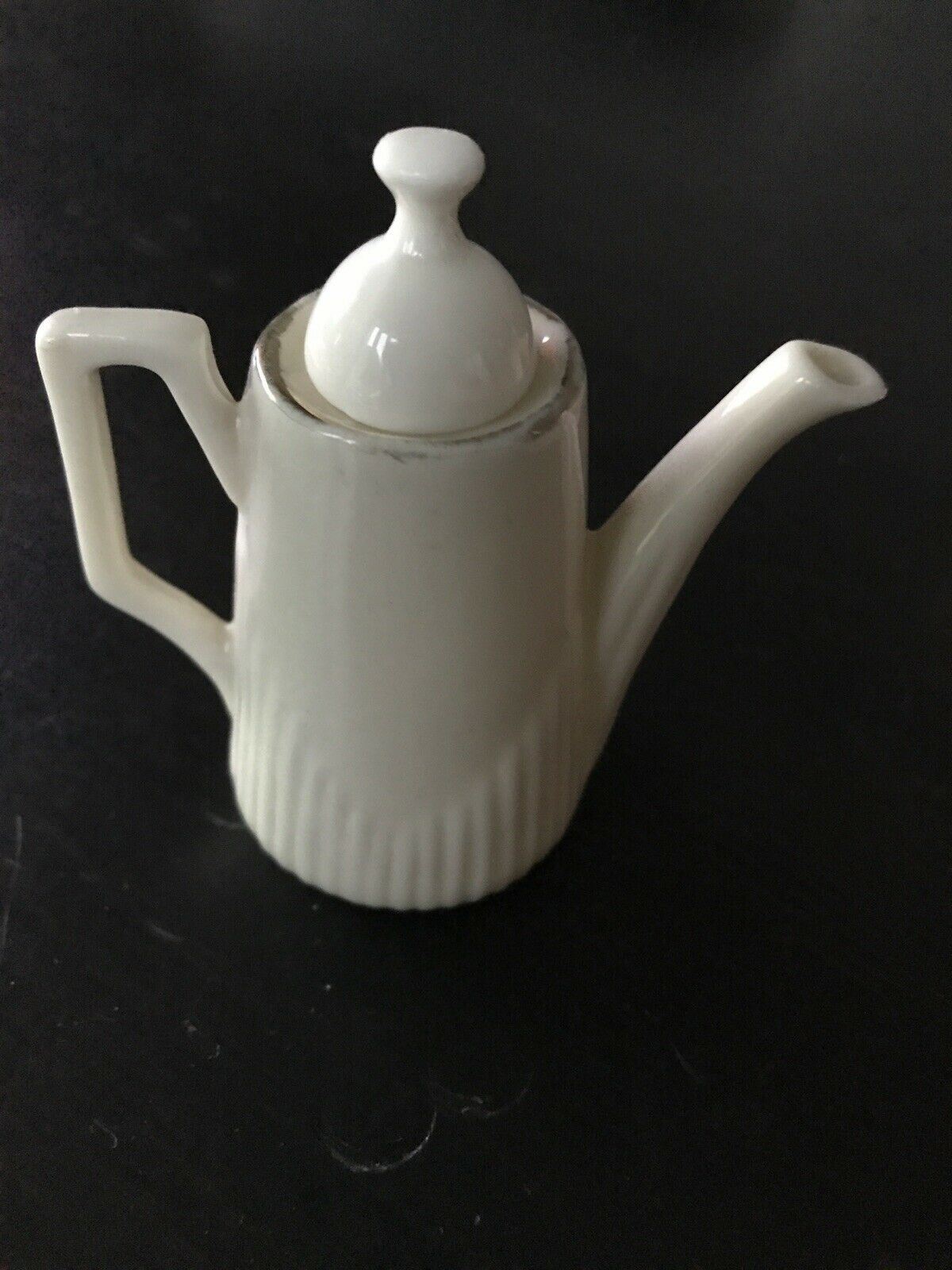 The Dainty Ware Co. Miniature China Coffee Pot. City Of London Coat Of Arms. Souvenir.