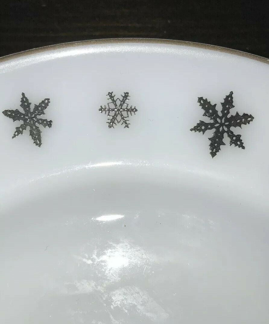 Vintage Pyrex JAJ Gaiety Snowflake Side Plate. Sold Singly. Christmas plate - retro Christmas