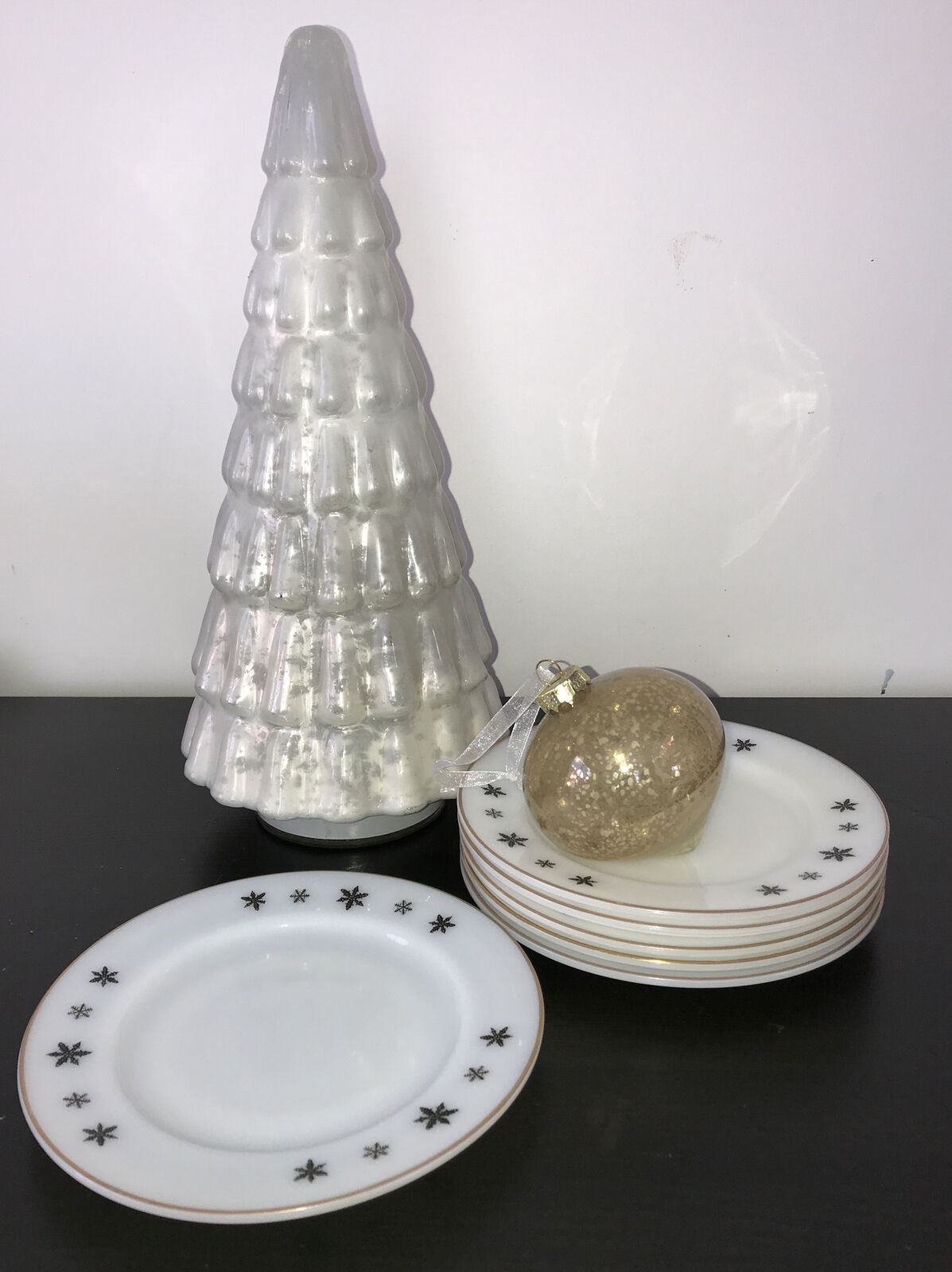 Vintage Pyrex JAJ Gaiety Snowflake Side Plate. Sold Singly. Christmas plate - retro Christmas