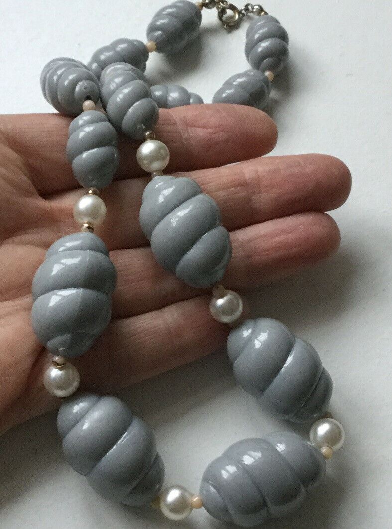 Vintage Retro Grey Plastic Bead Necklace Graduated Simulated Pearls Chunky Bold