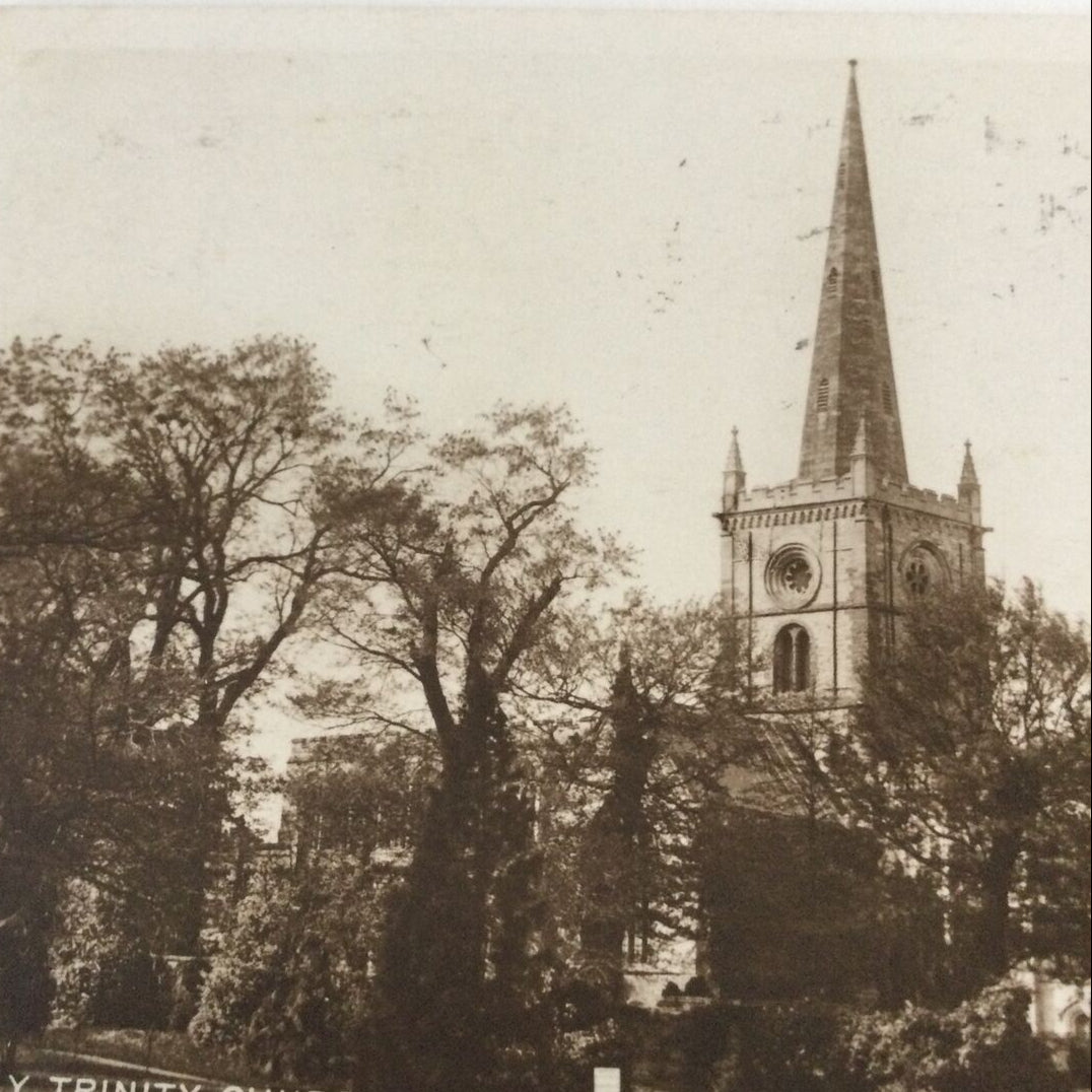 Vintage Postcard - ENGLAND - Holy Trinity Church, Stratford Upon Avon - 1930s - George V Stamp
