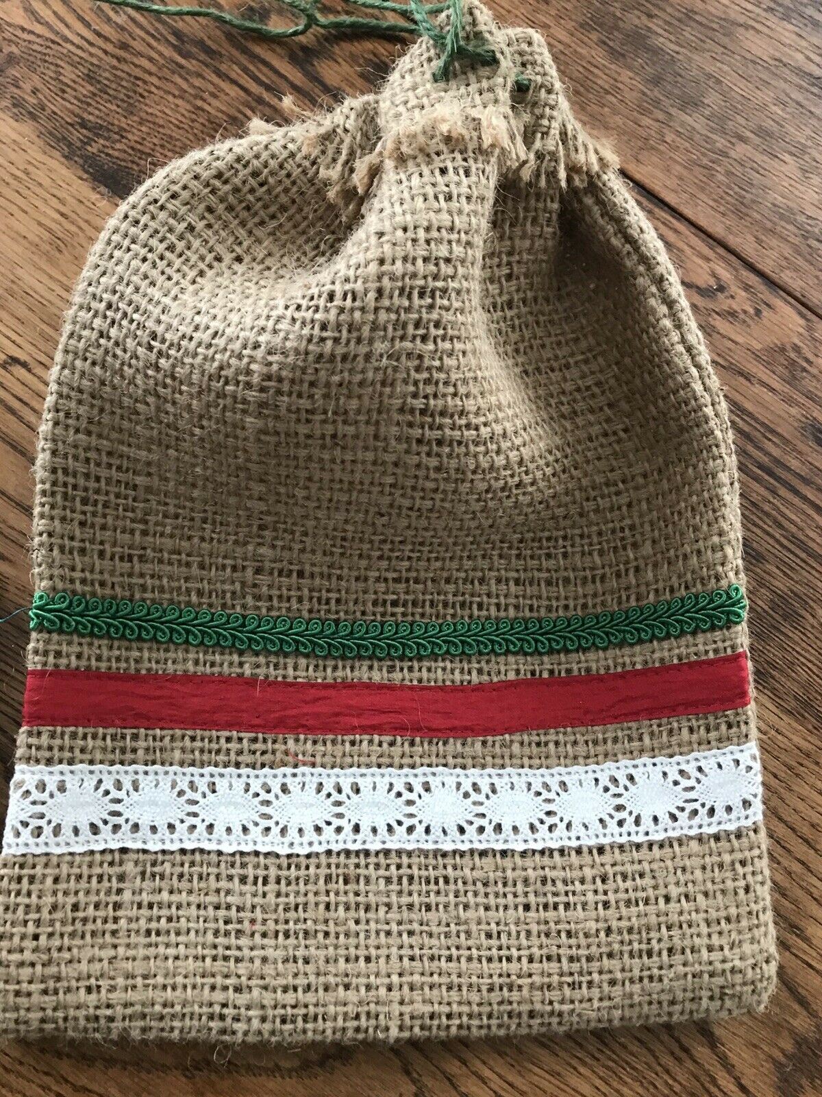 CHRISTMAS HESSIAN GIFT BAGS SET OF 3. Holly Design Ribbon Trim Rustic Natural