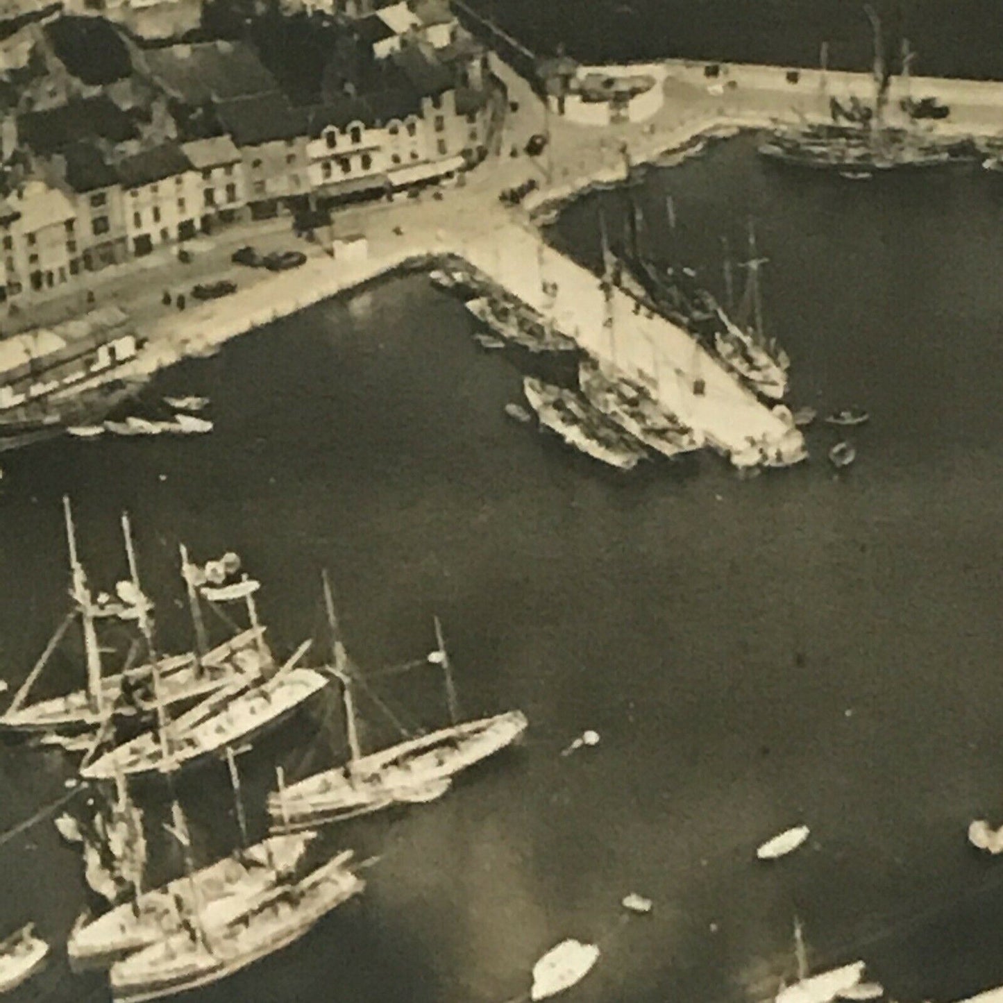 Senior Service Cigarette Car.d Britain From The Air 1939 Brixham no6. Old Brixham photo.