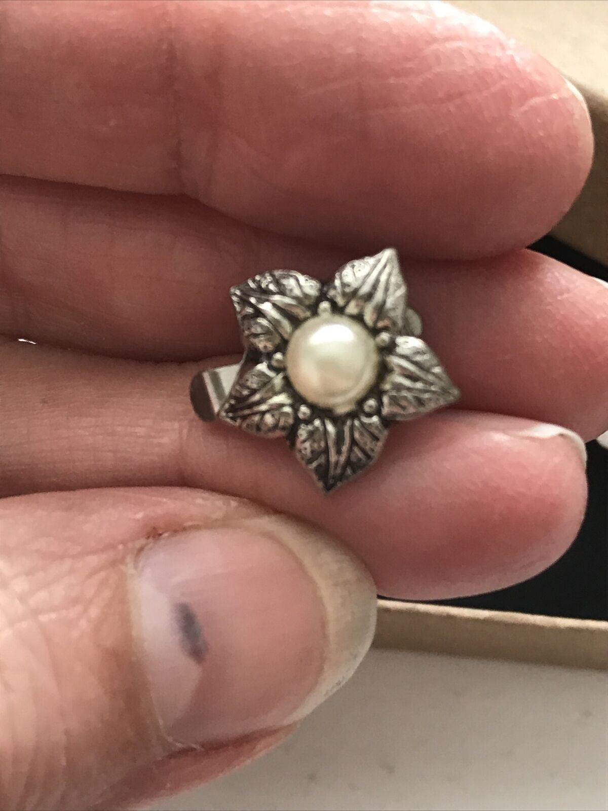 Vintage clip on flower stud earrings - Silver tone with simulated Pearl - Dainty