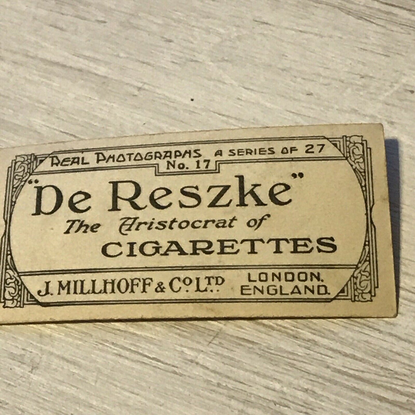 De Reszke Cigarette Card Series 1 no.17 a bone to pick with you. Scruffy dog pic