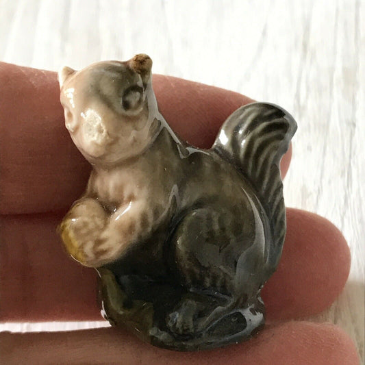 Wade Whimsie Squirrel. Tiny Ornament Ceramic Cute Retro Vintage. Damaged nose.