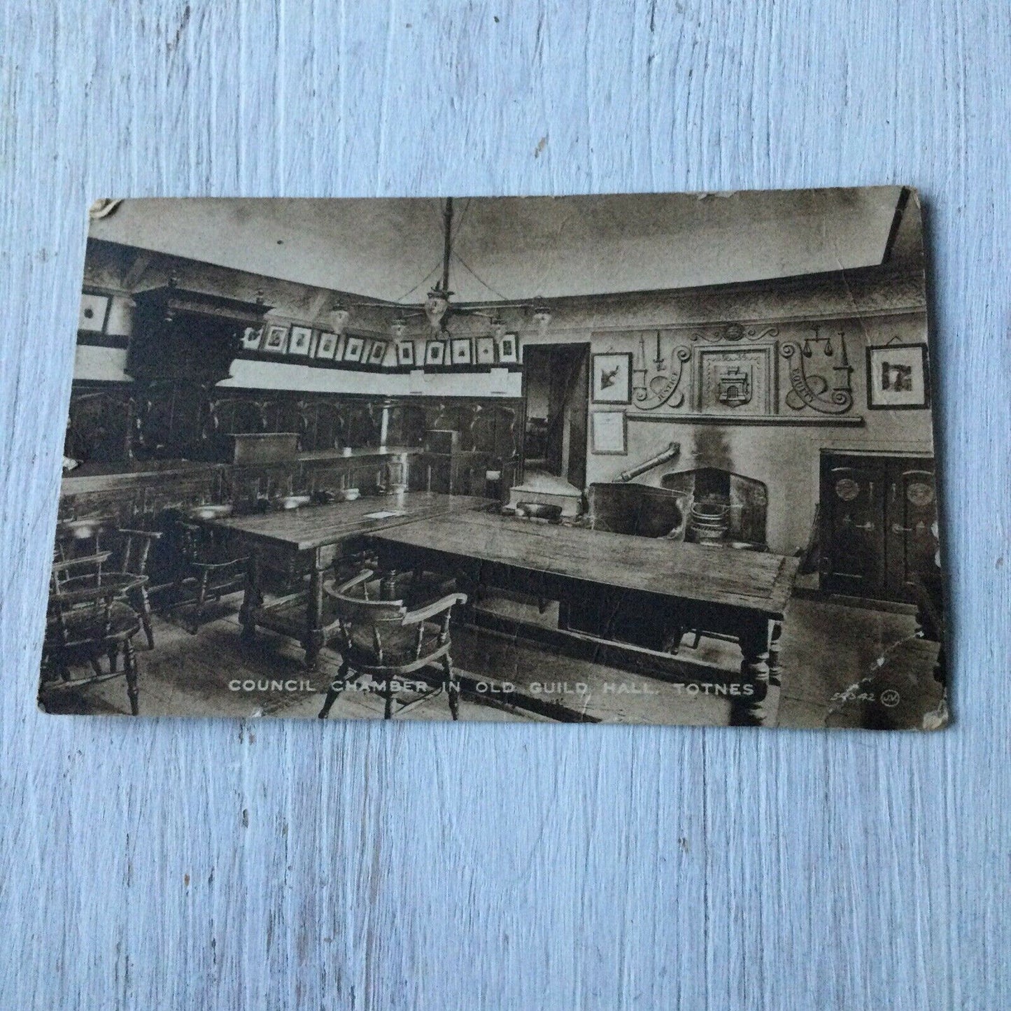 Vintage 1930s Postcard - ENGLAND - Totnes - Devon - Old Guild Hall Council Chamber - Black & White. Interior photo. Posted.