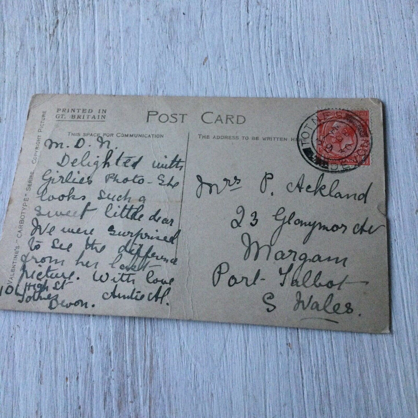 Vintage 1930s Postcard - ENGLAND - Totnes - Devon - Old Guild Hall Council Chamber - Black & White. Interior photo. Posted.