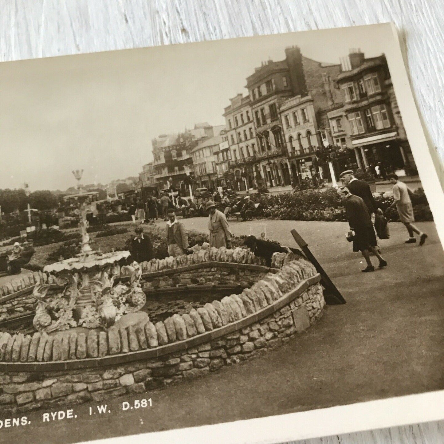 Isle Of Wight Memorabilia - Vintage Postcard - England - Ryde Western Esplanade Gardens