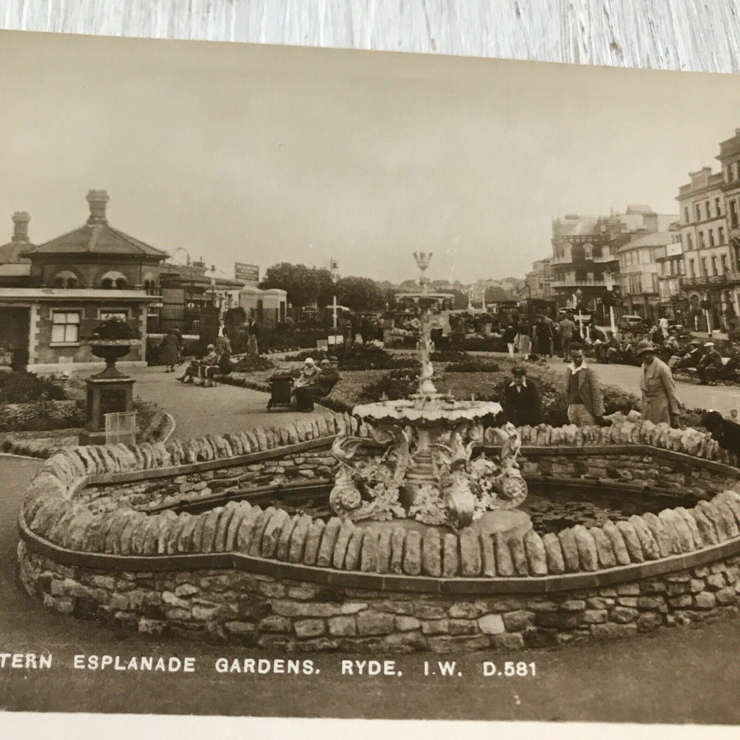 Isle Of Wight Memorabilia - Vintage Postcard - England - Ryde Western Esplanade Gardens
