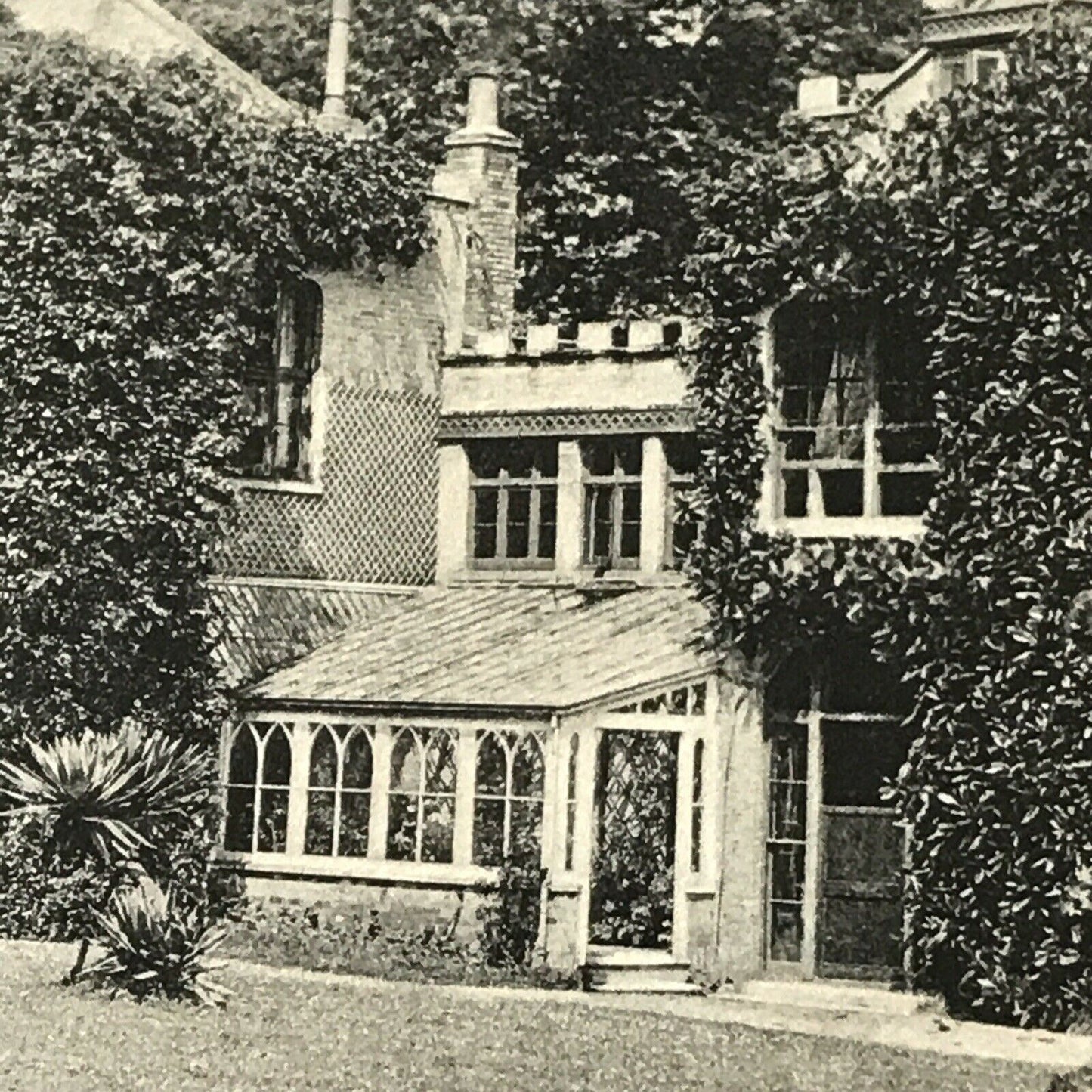 Isle Of Wight Memorabilia - Vintage England Postcard - Tennyson's House Freshwater