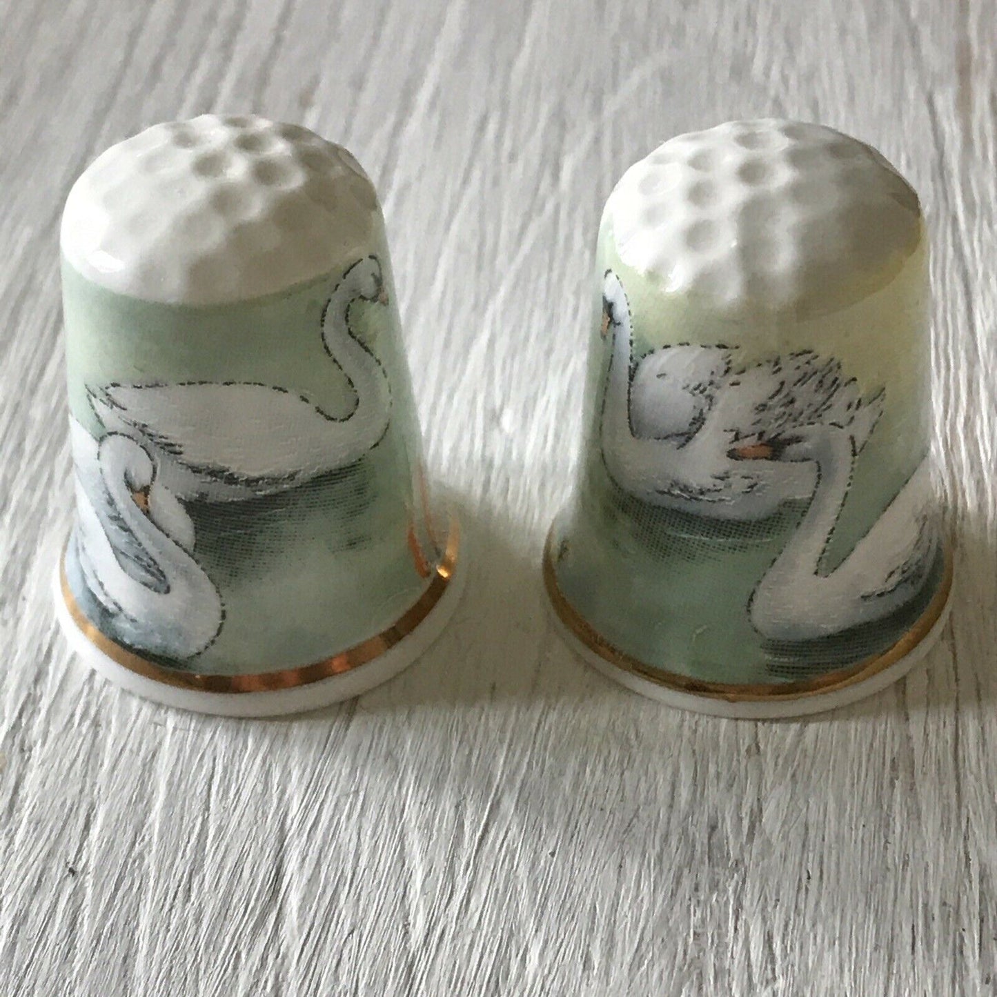 2 x China Thimbles Swan Design. Swans. Made In England. Pretty. Green White