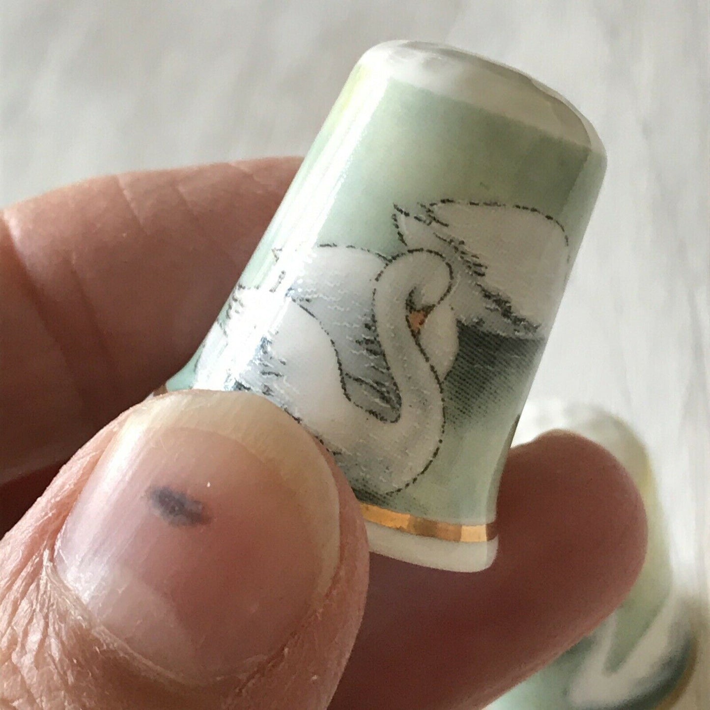 2 x China Thimbles Swan Design. Swans. Made In England. Pretty. Green White