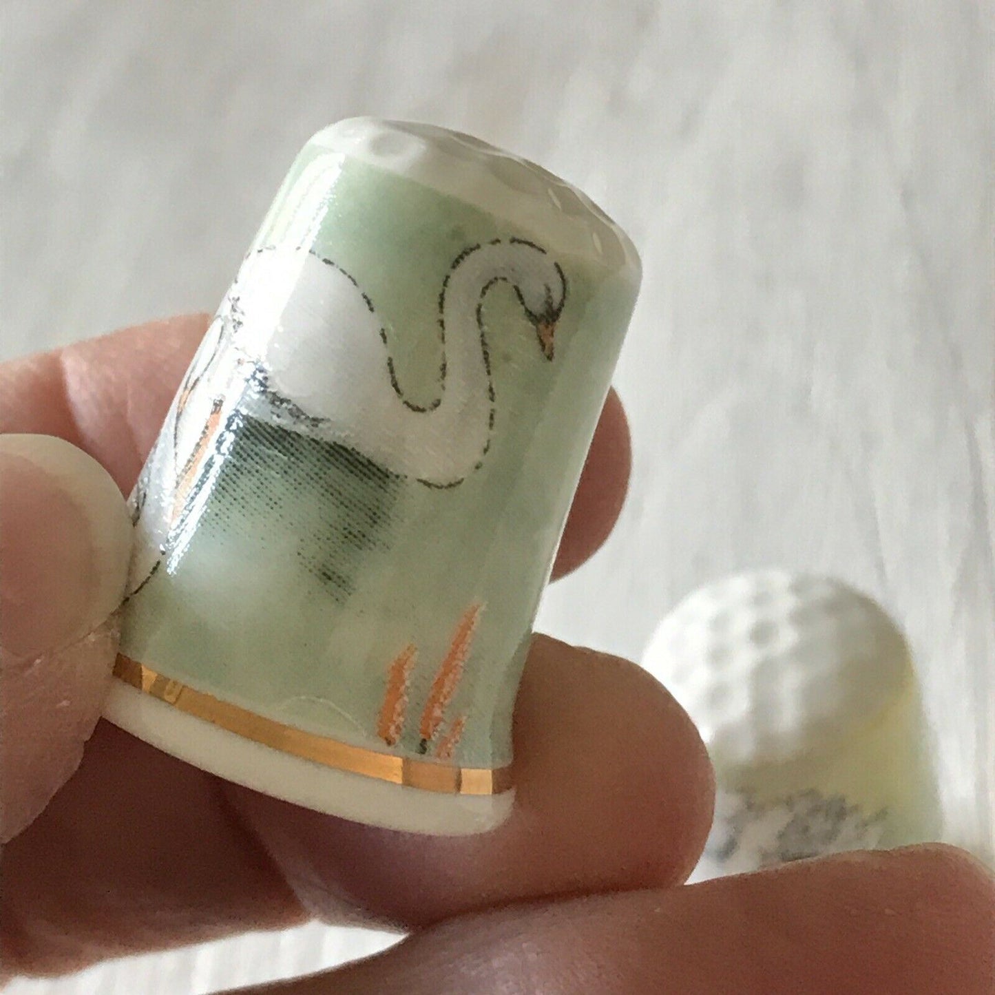 2 x China Thimbles Swan Design. Swans. Made In England. Pretty. Green White