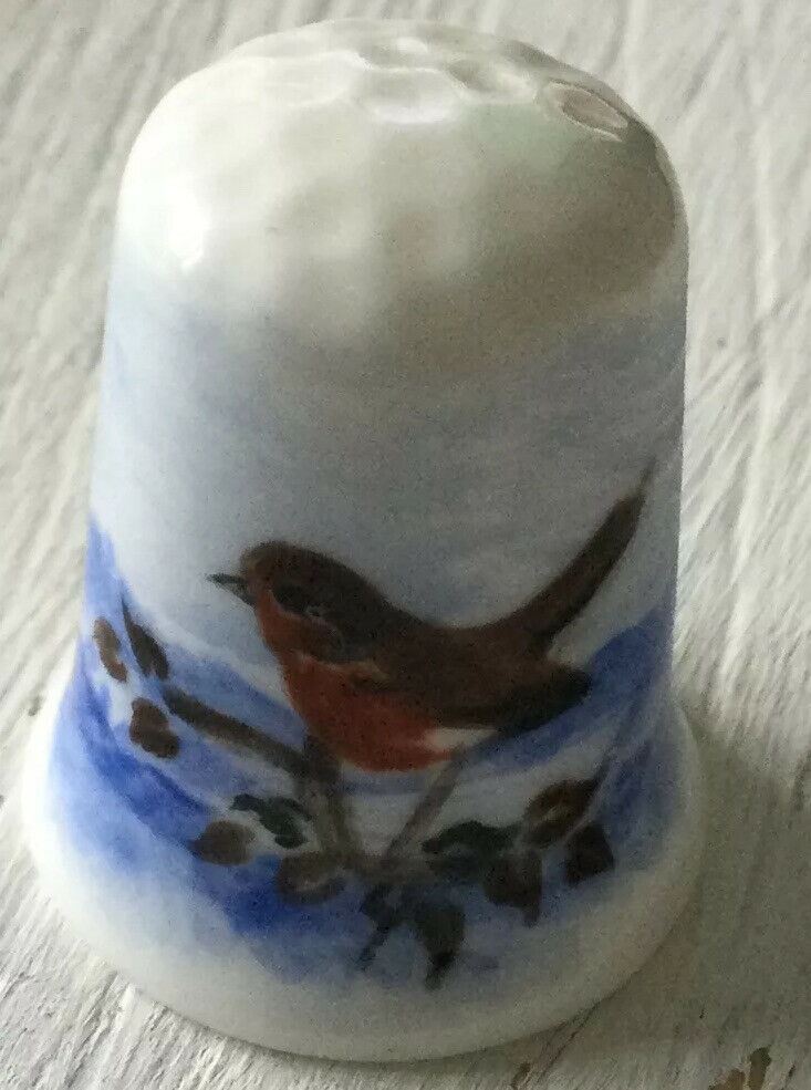 Vintage China Thimble. Robin Winter Christmas. Staffordshire England