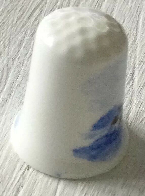 Vintage China Thimble. Robin Winter Christmas. Staffordshire England