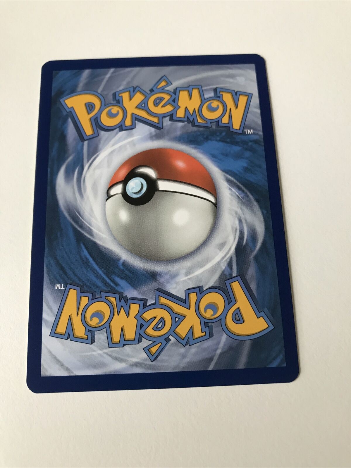 Pokemon Card - Vivid Voltage - Mightyena Stage 2 104/185 Mint Condition 2020