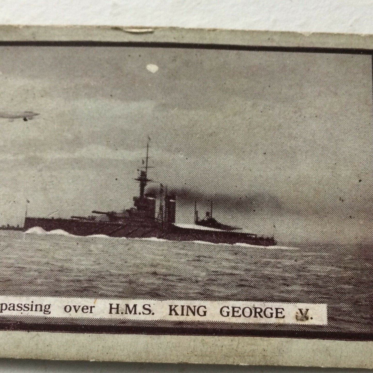DIRIGIBLE PASSING OVER HMS KING GEORGE V - Gallaher Cigarette Card - British Naval Series - No. 32 - Navy War Ship