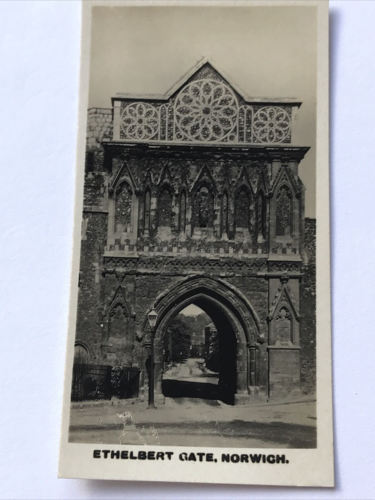 St Ethelbert’s Gate Norwich - WILLS CIGARETTE CARD - British Royal & Ancient Buildings - #46