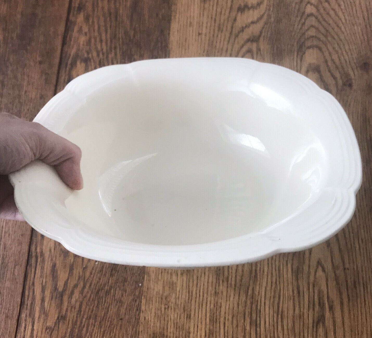 Vintage Art Deco Elegant Cream Coloured Serving Dish / Bowl. Fluted Edge ALFRED MEAKIN
