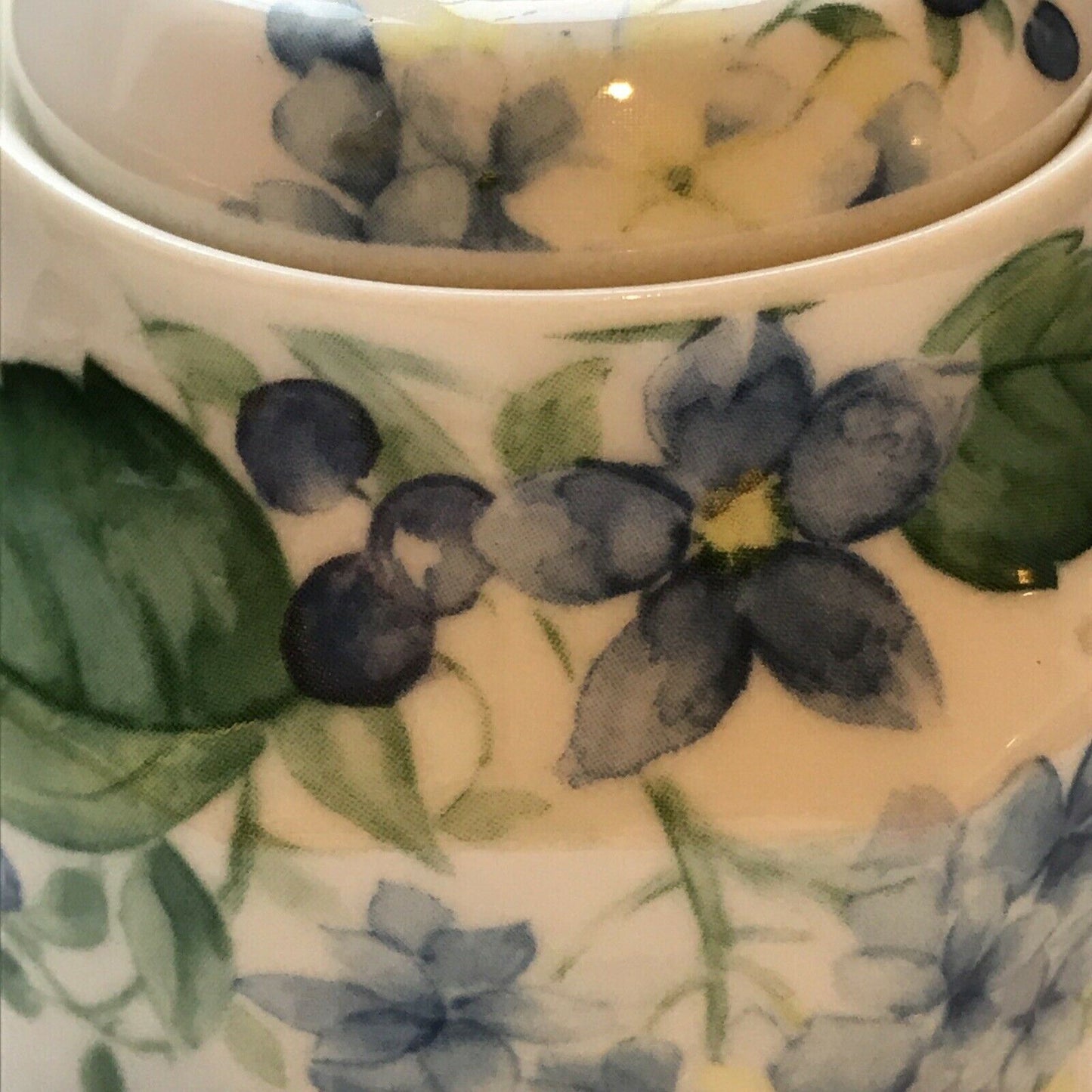 Royal Doulton Everyday Ware - Cottage Lane - Pretty Lidded Jar / Pot - Blue Green White Floral 1994