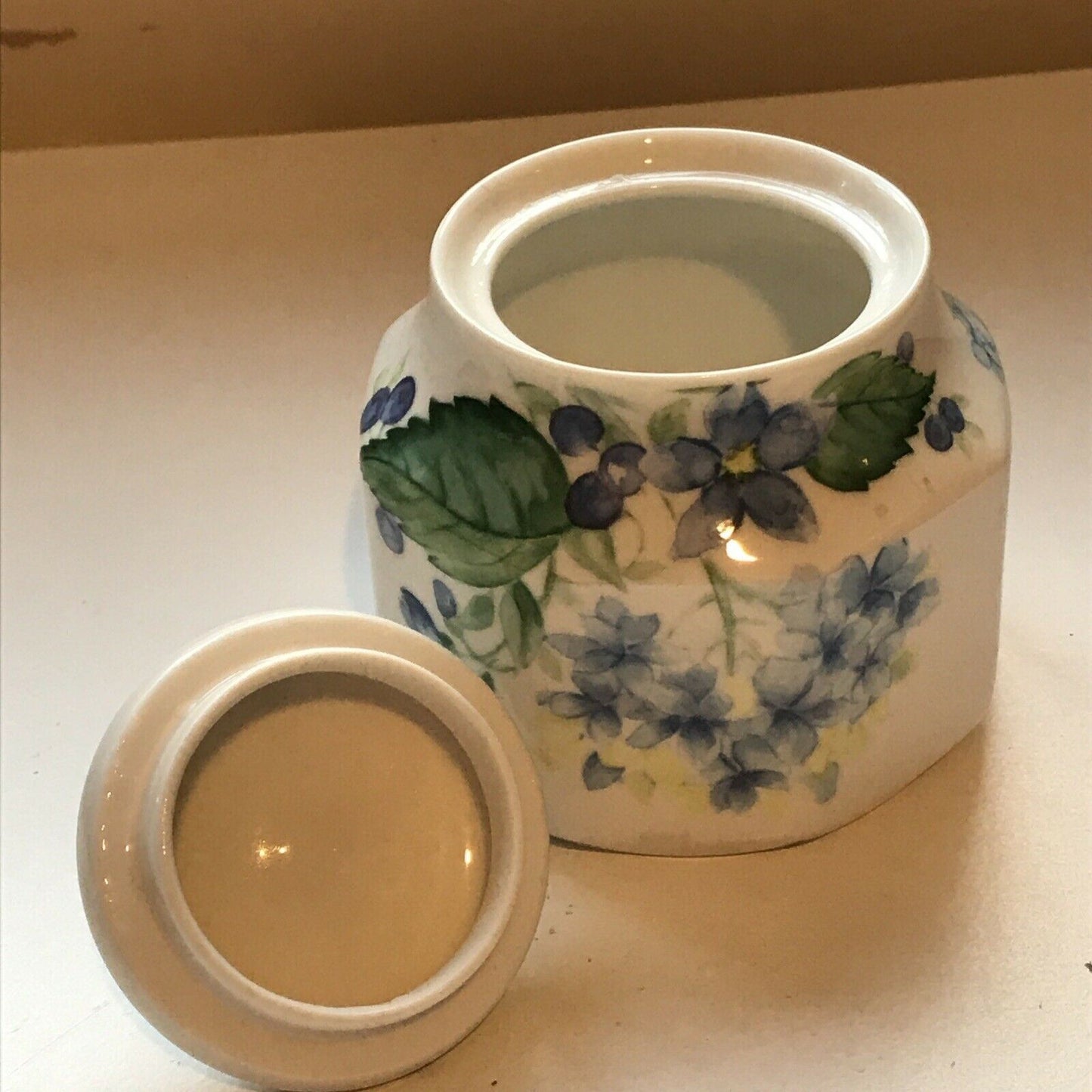 Royal Doulton Everyday Ware - Cottage Lane - Pretty Lidded Jar / Pot - Blue Green White Floral 1994