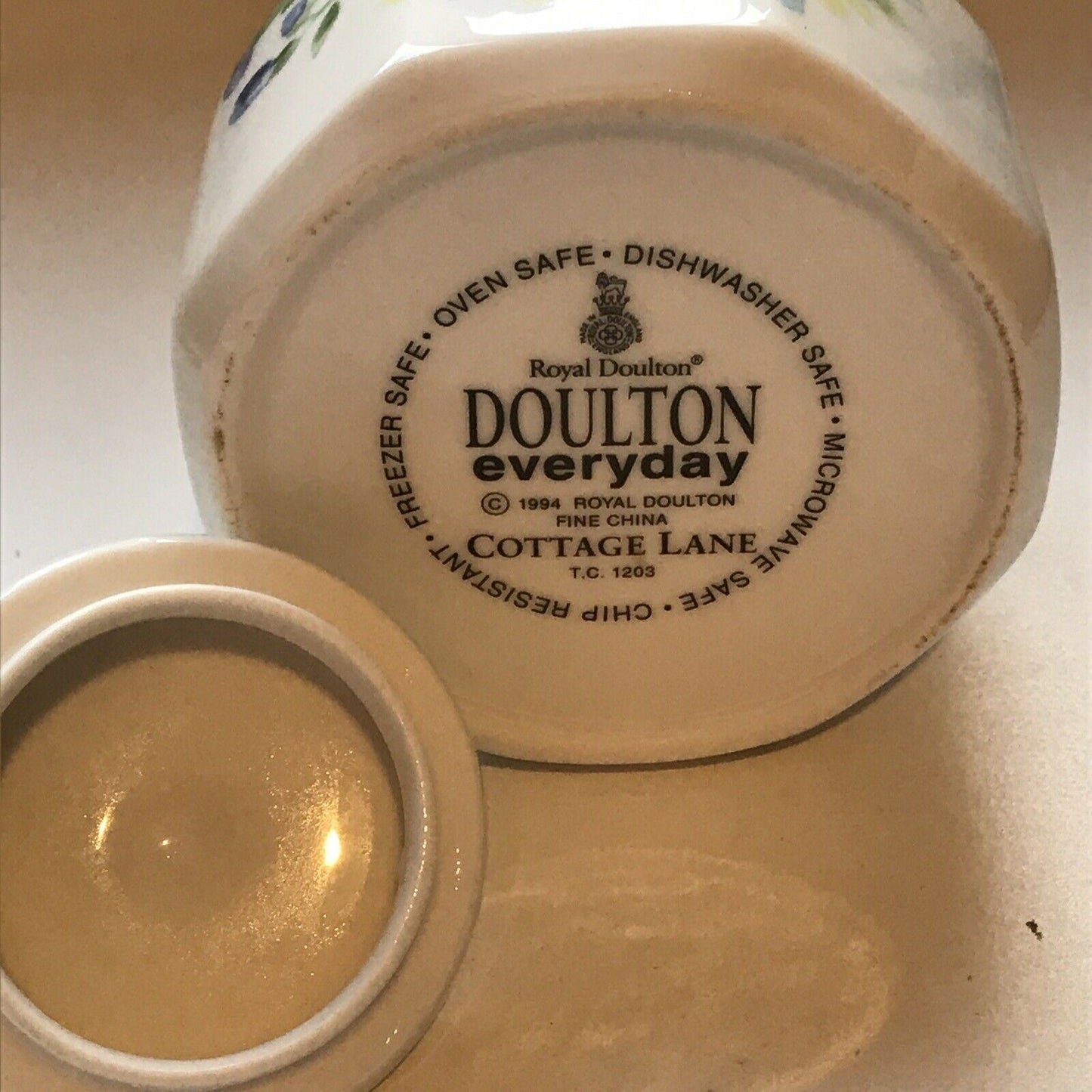 Royal Doulton Everyday Ware - Cottage Lane - Pretty Lidded Jar / Pot - Blue Green White Floral 1994